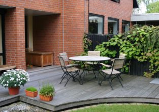 Holzterrasse mit Rundung 1