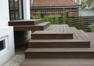 Holzterrasse über mehrere Ebenen 2