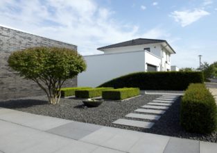 dieser Vorgarten ruht in sich selber